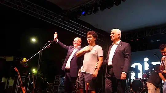 MENTEŞELİ VATANDAŞLAR PİNHANİ KONSERİ İLE EĞLENDİLER