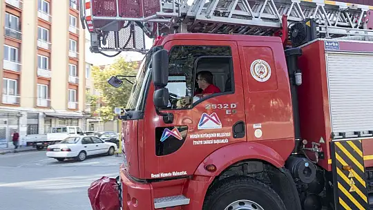 Mersin'den yangınla mücadele eden Muğla ve Antalya'ya 9 itfaiye aracıyla destek