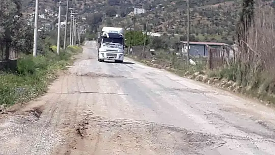 Milas Dörttepe Mahallesi sakinleri bozuk yollardan dertli