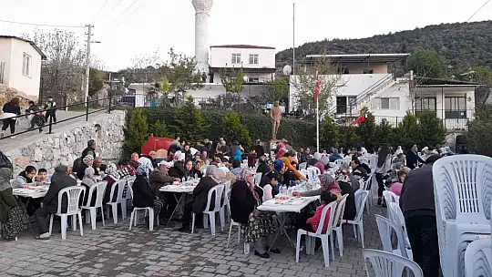 Milas Kemikler Mahallesi iftar yemeğinde bir araya geldi