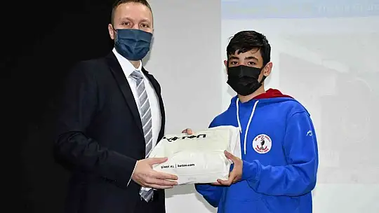 Milas'ta başarılı öğrenciler ödüllendirildi