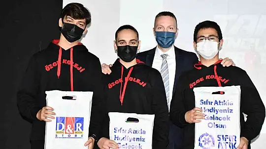 Milas'ta başarılı öğrenciler ödüllendirildi