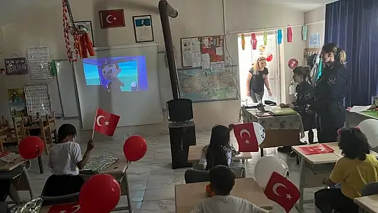 Milas'ta Jandarma 23 Nisan'ı okulda kutladı