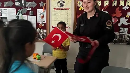 Milas'ta Jandarma 23 Nisan'ı okulda kutladı