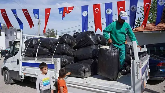 Milas'ta kırsalda yaşayan vatandaşlara ipek böceği larvası ve halı ipi dağıtıldı