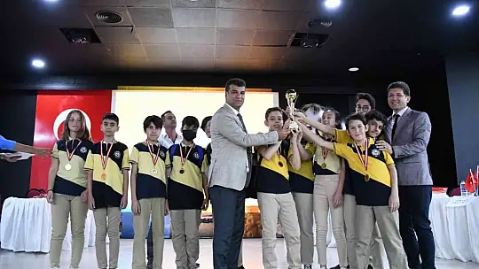Milas'ta Matematik Ligi'nde şampiyon Merkez Ortaokulu oldu