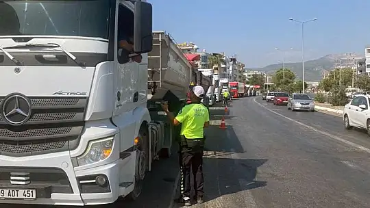 Milas'ta yük taşıyan araçlar denetleniyor