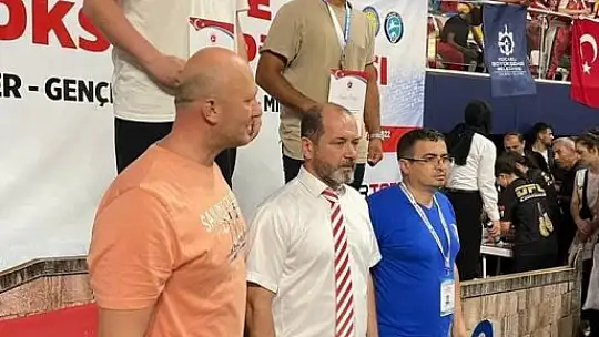 Milaslı gençlerden kick boksta önemli derece