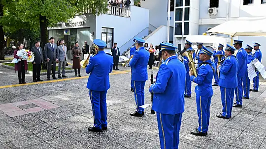 ÖĞRETMENLERE BANDOLU KARŞILAMA