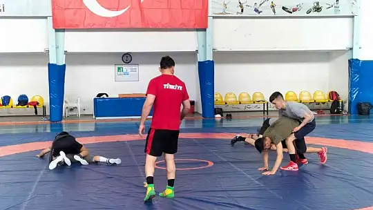 Milli güreşçilerin Köyceğiz kampı sürüyor