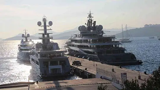 Milyon dolarlık yatlar ardı ardına yanaştı