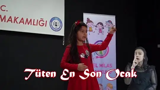 Minik öğrenciler İstiklal Marşı'nı işaret dili ile okudu