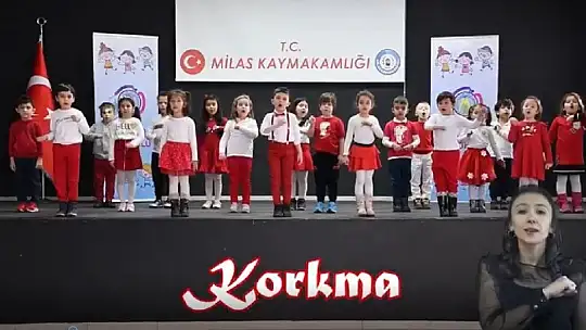 Minik öğrenciler İstiklal Marşı'nı işaret dili ile okudu