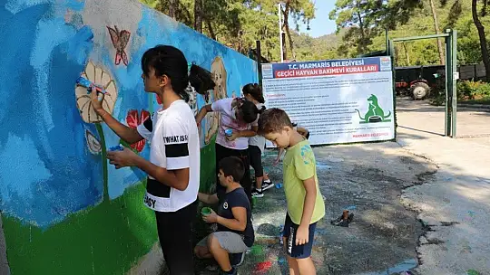 Minik ressamlar bakım evini rengarenk yaptı