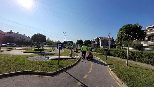 Minik şoförler eğitim parkında eğlenerek öğrendi