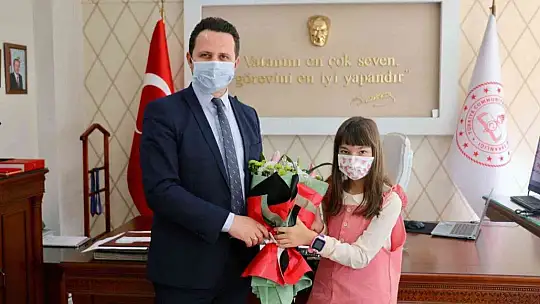 Minik Yazar Milli Eğitim Müdürü Çay'ı ziyaret etti