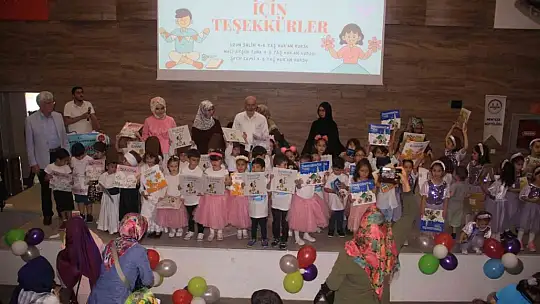Miniklerden renkli yılsonu etkinliği