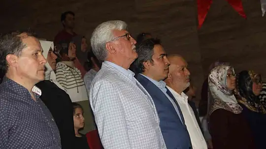 Miniklerden renkli yılsonu etkinliği