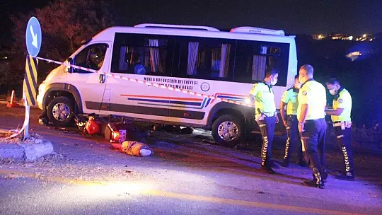 Motosiklet ile yolcu minibüsü çarpıştı: 1 ölü, 1 yaralı