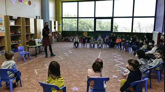 MSKÜ Gündüz Bakımevi öğrencileri hem öğreniyor, hem eğleniyor