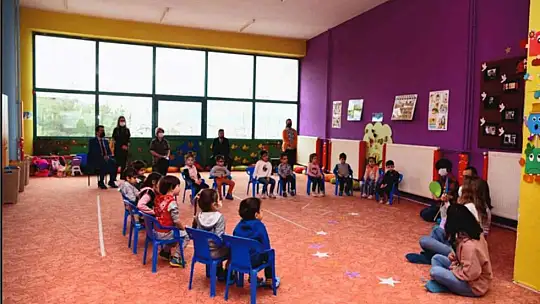 MSKÜ Gündüz Bakımevi öğrencileri hem öğreniyor, hem eğleniyor