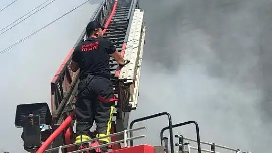 Muğla'da 3 katlı binadaki yangın söndürüldü