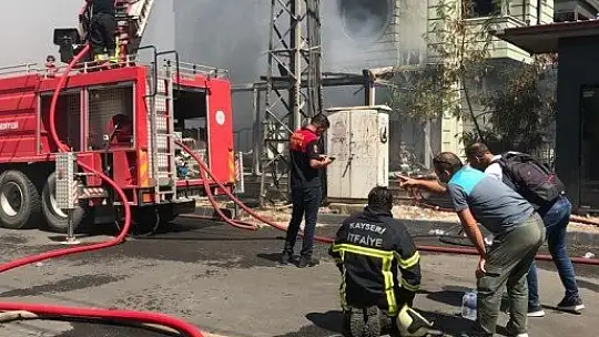 Muğla'da 3 katlı binadaki yangın söndürüldü