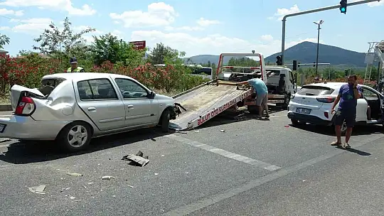 Muğla'da beton mikseri 4 otomobili biçti: 3 yaralı