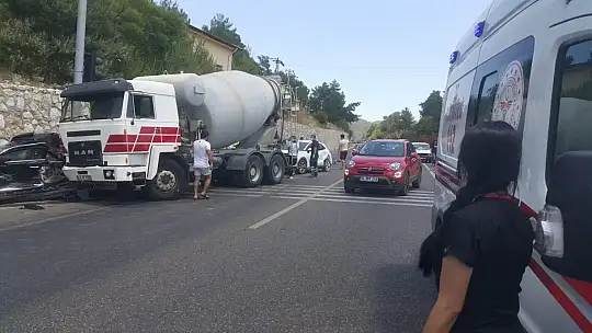 Muğla'da beton mikseri 4 otomobili biçti: 3 yaralı