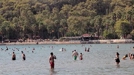 Muğla'da deniz sezonu bitmedi