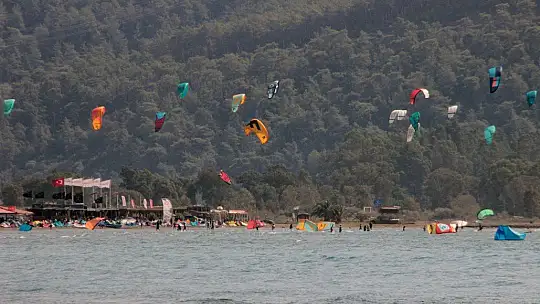 Muğla'da deniz sezonu bitmedi
