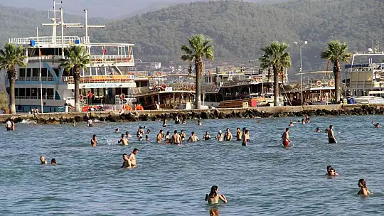 MUĞLA'DA EKİM'DE DENİZ KEYFİ