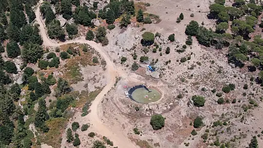 Muğla'da ekipler karadan su taşıdı, helikopter havadan müdahale etti