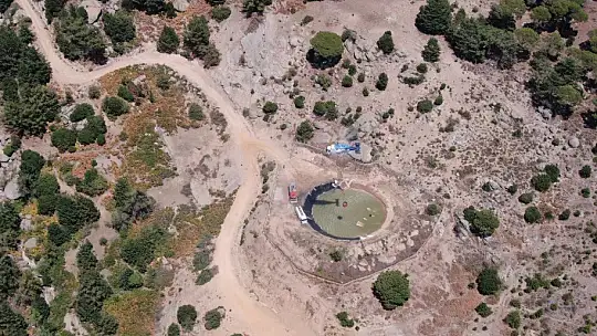 Muğla'da ekipler karadan su taşıdı, helikopter havadan müdahale etti