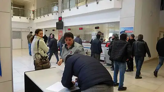 MUĞLA'DA EYT'LİLER SABAHIN İLK SAATLERİNDE SOLUĞU SGK'DA ALDI