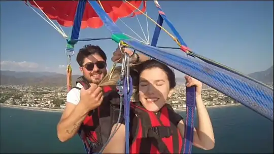 MUĞLA'DA KUAFÖR GÖKYÜZÜNDE SAÇ KESTİ