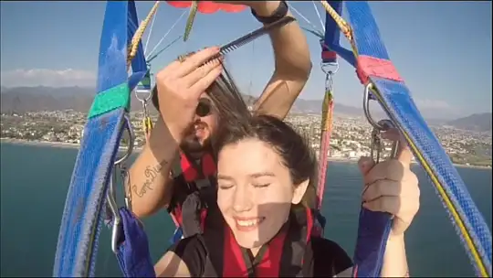 MUĞLA'DA KUAFÖR GÖKYÜZÜNDE SAÇ KESTİ