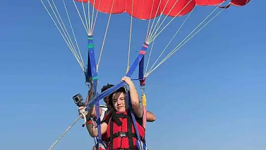 MUĞLA'DA KUAFÖR GÖKYÜZÜNDE SAÇ KESTİ