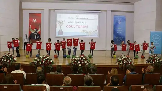 Muğla'da okul sporlarında başarılı öğrenciler ödüllendirildi