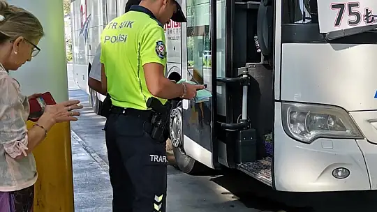 MUĞLA'DA OTOBÜSLERDE MÜŞTERİ KILIĞINDA DENETİM YAPILDI