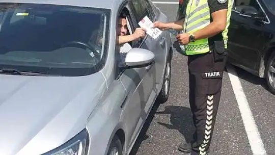 Muğla'da tatilciler hem uyarıldı, hem broşür dağıtıldı