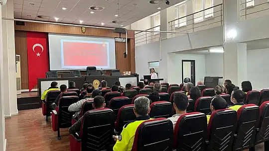 MUĞLA'DA TRAFİK BİRİMLERİNDE GÖREVLİ EMNİYET PERSONELİ EĞİTİMDEN GEÇİYOR