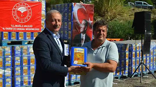 Muğla'da yangınlarda zarar gören arıcılara arı yemi desteği