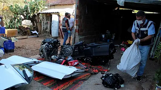 Muğla'dan çalınan 300 bin TL'lik otomobil, Antalya'da parçalanmış halde bulundu