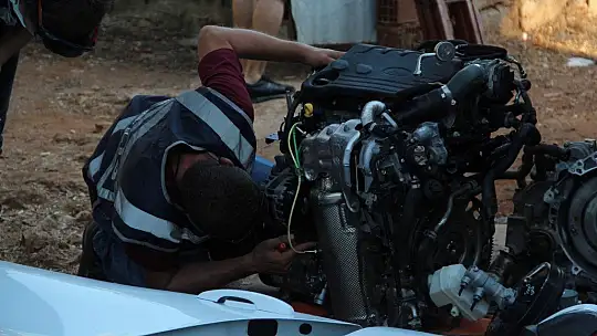 Muğla'dan çalınan 300 bin TL'lik otomobil, Antalya'da parçalanmış halde bulundu