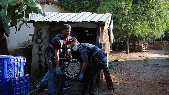 Muğla'dan çalınan 300 bin TL'lik otomobil, Antalya'da parçalanmış halde bulundu