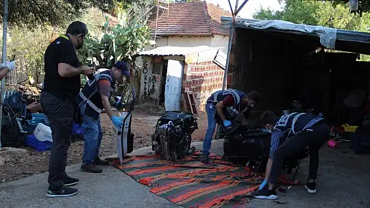 Muğla'dan çalınan 300 bin TL'lik otomobil, Antalya'da parçalanmış halde bulundu