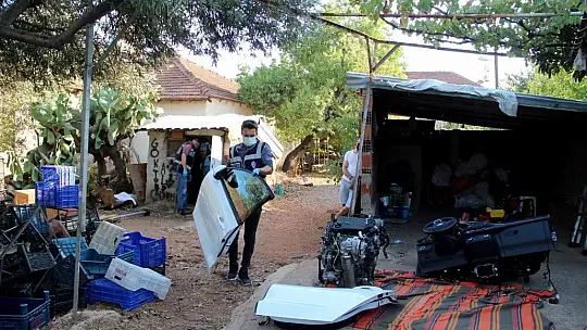 Muğla'dan çalınan 300 bin TL'lik otomobil, Antalya'da parçalanmış halde bulundu