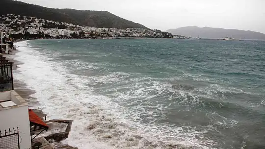 MUĞLA KIYILARINDA ŞİDDETLİ FIRTINA UYARISI