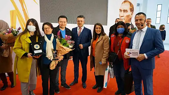 Muğlalı kadın çiftçi bilgi yarışmasında birinci oldu